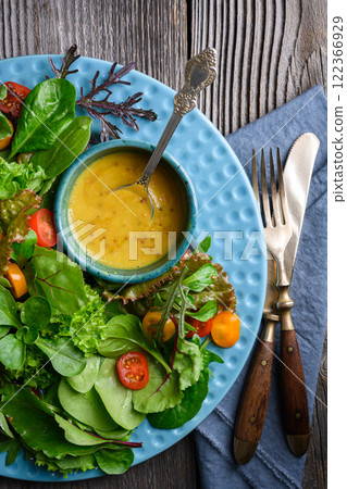 Top view of mix of fresh juicy salad greens and cherry tomato 122366929