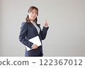 One-point pose with tablet_Business woman_1 122367012