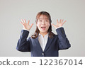 Surprised business woman_1 122367014
