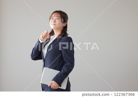 A businesswoman holding a tablet and feeling full of hope_1 A businesswoman holding a tablet and feeling full of hope_1 122367366
