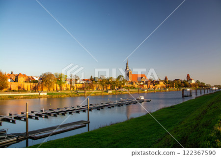 Tangermuende am Morgen, Sachsen-Anhalt, Deutschland Tangermuende am Morgen, Sachsen-Anhalt, Deutschland 122367590