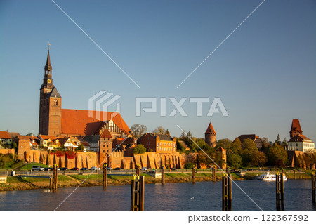 Tangermuende am Morgen, Sachsen-Anhalt, Deutschland 122367592