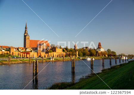 Tangermuende am Morgen, Sachsen-Anhalt, Deutschland Tangermuende am Morgen, Sachsen-Anhalt, Deutschland 122367594