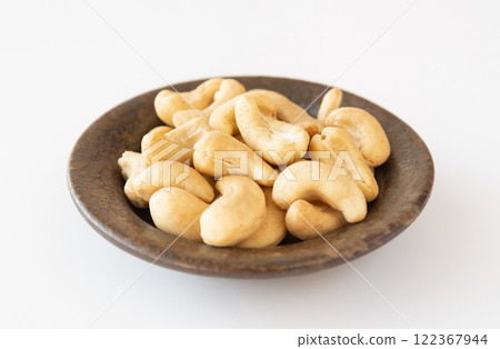 小盤子裡的腰果 122367944