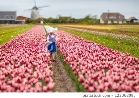 Dutch children in tulip field 122368093
