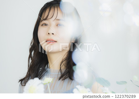 有花束的少婦 有花束的少婦 122370289
