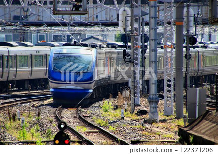 負責山陰/山陽與京阪神之間的交通...擺式高速柴油機車HOT7000系列 122371206