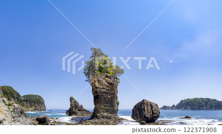 Sannoiwa Rocks under the blue sky, Sanriku Geopark, Sanriku Fukko National Park Sannoiwa Rocks under the blue sky, Sanriku Geopark, Sanriku Fukko National Park 122371908