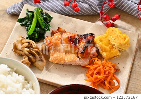 A Japanese meal image with one plate of side dishes such as teriyaki chicken and stir-fried spinach. Rice and miso soup are also included. 122372167