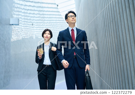 Male and female business people going to work Male and female business people going to work 122372279