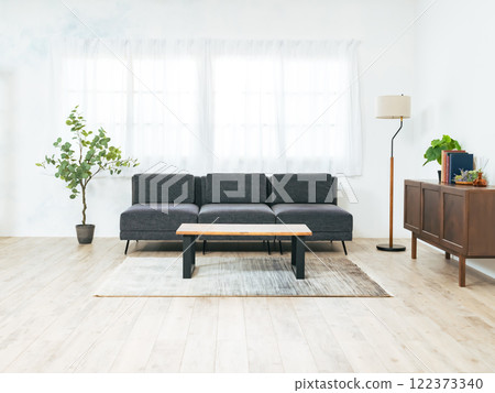 有現代室內裝潢的空客廳 有現代室內裝潢的空客廳 122373340