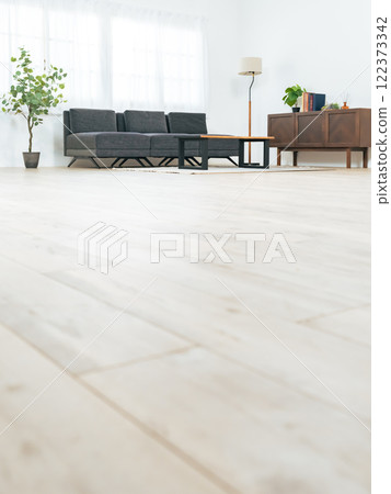 有現代室內裝潢的空客廳 有現代室內裝潢的空客廳 122373342