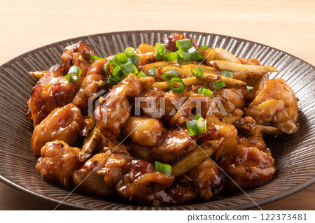 Teriyaki chicken and burdock (chicken thigh) Teriyaki chicken and burdock (chicken thigh) 122373481