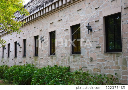 A building with a retro atmosphere 122373485