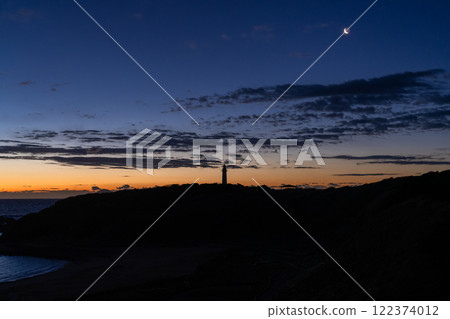 <Shizuoka Prefecture> Dawn at Tsumekizaki, Izu Peninsula 122374012