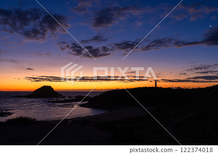 <Shizuoka Prefecture> Dawn at Tsumekizaki, Izu Peninsula 122374018