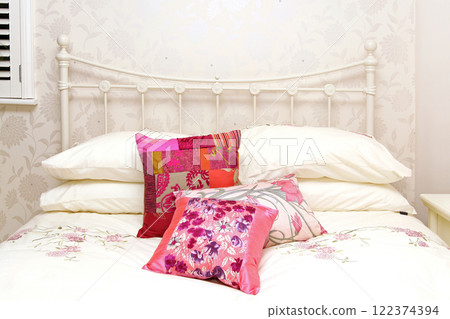 Retro bed detail 122374394