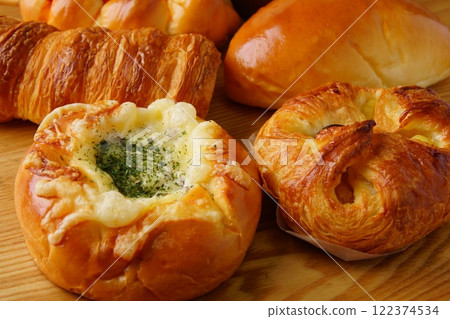 Delicious sweet bread and savory bread Delicious sweet bread and savory bread 122374534