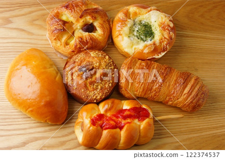 Delicious sweet bread and savory bread Delicious sweet bread and savory bread 122374537