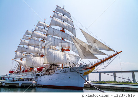 (Toyama Viewpoint) Kaiwomaru Park in early summer, full sails in May 122375619