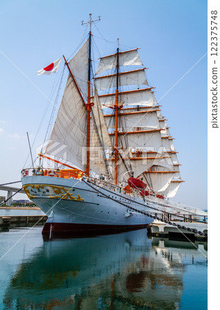 (Toyama Viewpoint) Kaiwomaru Park in early summer, full sails in May (Toyama Viewpoint) Kaiwomaru Park in early summer, full sails in May 122375748