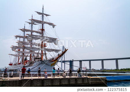 (Toyama Viewpoint) Kaiwomaru Park in early summer, full sails in May 122375815