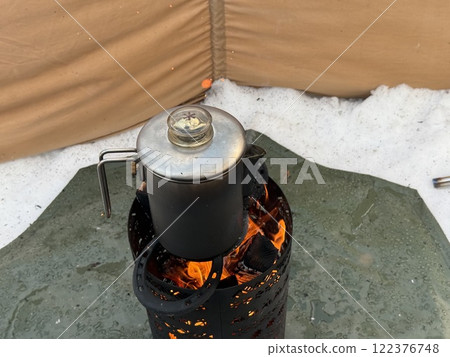 雪地裡的篝火 雪地裡的篝火 122376748