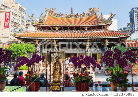 台灣龍山寺大殿 122376992