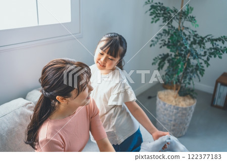 9歲的女兒和媽媽 122377183