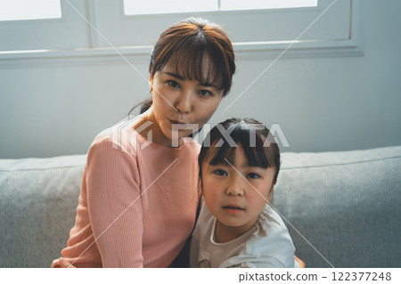 9歲的女兒和媽媽 122377248