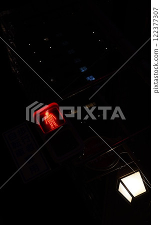 Red traffic light at night Red traffic light at night 122377307