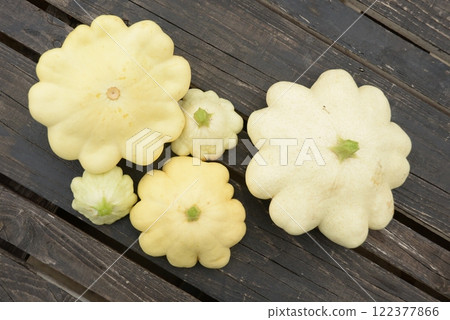 squash, dish-shaped pumpkin, raw vegetable on a dark wooden background squash, dish-shaped pumpkin, raw vegetable on a dark wooden background 122377866