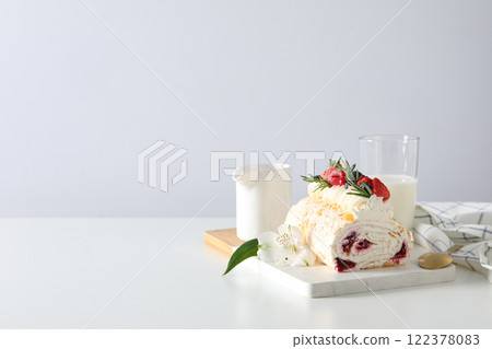 Meringue roll, concept of tasty and delicious food Meringue roll, concept of tasty and delicious food 122378083