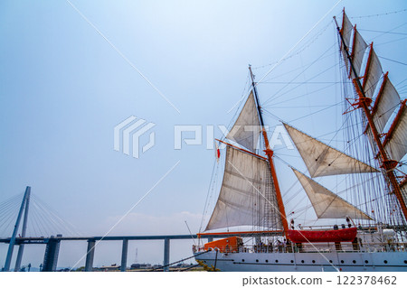 (Toyama Viewpoint) Kaiwomaru Park in early summer, full sails in May 122378462
