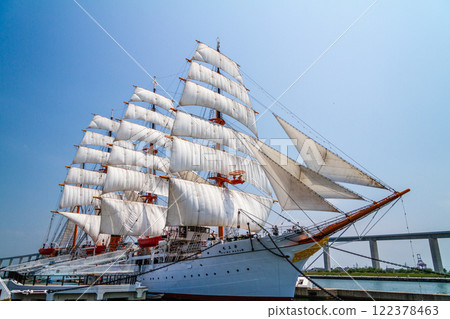 (Toyama Viewpoint) Kaiwomaru Park in early summer, full sails in May (Toyama Viewpoint) Kaiwomaru Park in early summer, full sails in May 122378463