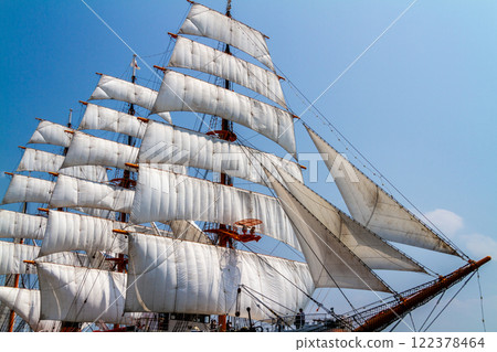(Toyama Viewpoint) Kaiwomaru Park in early summer, full sails in May 122378464