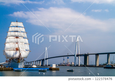 (Toyama Viewpoint) Kaiwomaru Park in early summer, full sails in May 122378476