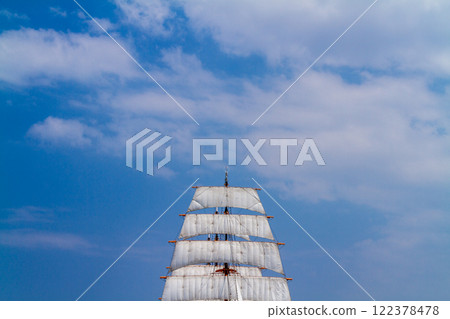 (Toyama Viewpoint) Kaiwomaru Park in early summer, full sails in May 122378478