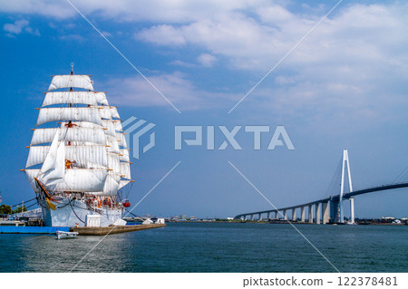 (Toyama Viewpoint) Kaiwomaru Park in early summer, full sails in May 122378481