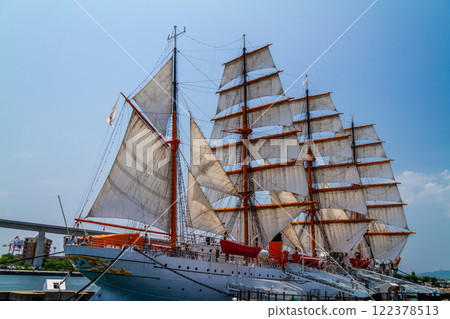 (Toyama Viewpoint) Kaiwomaru Park in early summer, full sails in May 122378513