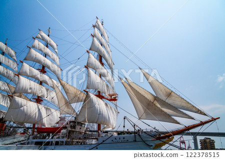 (Toyama Viewpoint) Kaiwomaru Park in early summer, full sails in May 122378515