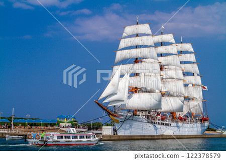 (Toyama Viewpoint) Kaiwomaru Park in early summer, full sails in May 122378579