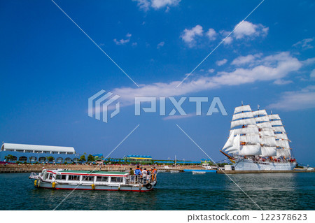 (Toyama Viewpoint) Kaiwomaru Park in early summer, full sails in May 122378623