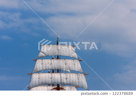 (Toyama Viewpoint) Kaiwomaru Park in early summer, full sails in May 122378689