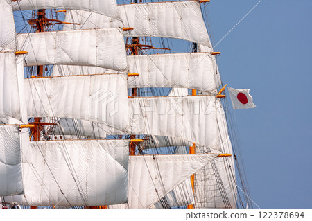 (Toyama Viewpoint) Kaiwomaru Park in early summer, full sails in May 122378694
