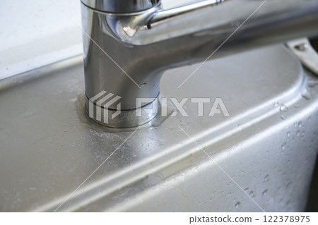 水龍頭漏水（實際狀況） 122378975