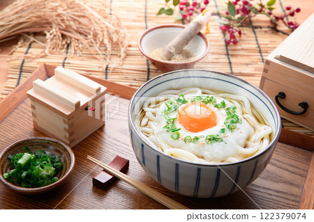 Smooth and nutritious! Tsukimi Tororo Udon (Yamakake Udon) 122379074