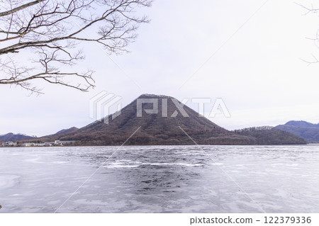Mount Haruna, Mount Haruna Fuji, Lake Haruna, winter scenery 122379336