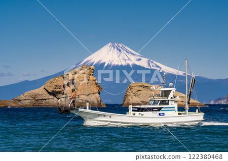 《Shizuoka Prefecture》View of Mt.Fuji and Ushitsuki Rock/Kumomi Coast 《Shizuoka Prefecture》View of Mt.Fuji and Ushitsuki Rock/Kumomi Coast 122380468