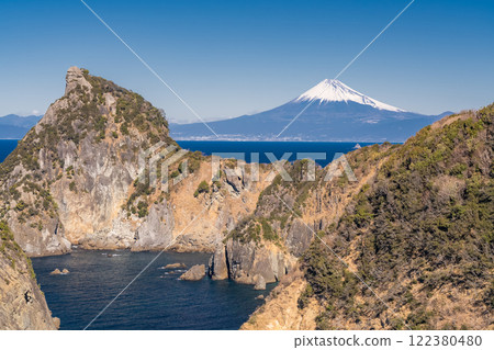 <Shizuoka Prefecture> Mount Fuji and Nishiizu as seen from Kumomi Senganmon Gate <Shizuoka Prefecture> Mount Fuji and Nishiizu as seen from Kumomi Senganmon Gate 122380480